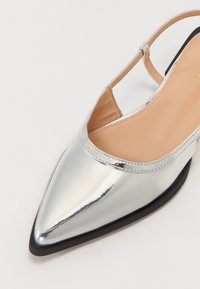 Thumbnail Image 6