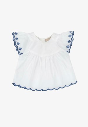 Robe blanche pour bébé avec de courtes manches bouffantes, broderie florale bleue et bords festonnés sur les manches et l'ourlet.