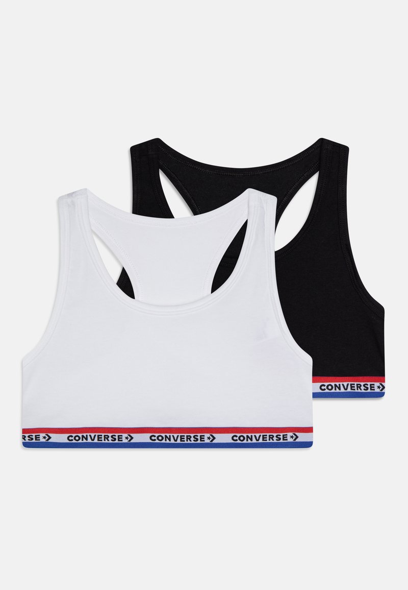 Du mielinė medvilninė marškinėliai: vieni balti, o kiti juodi. Abu turi sportinį nugaros dizainą ir kontrastuojančią elastinę juostą su "CONVERSE" prekės ženklu.