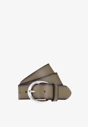 Olivgrüner Ledergürtel mit einer runden silbernen Schnalle, der eine glatte Oberfläche und ein zugespitztes Ende aufweist. Mehrere Löcher zur Anpassung.