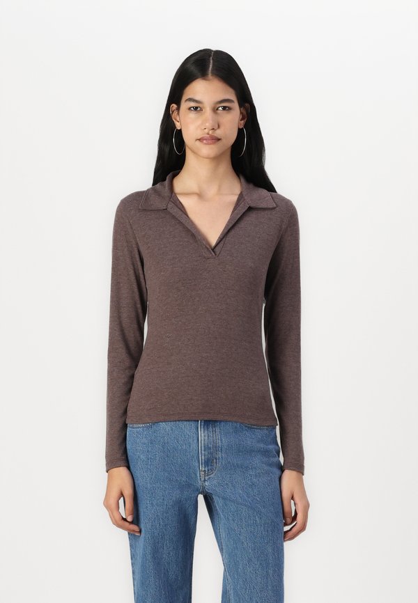 Long-Sleeve V-Neck Collared Top - Long sleeved top - chicory coffee