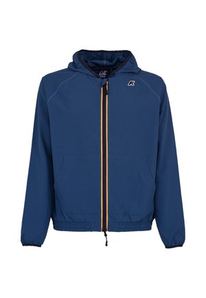 Giacca blu navy con cappuccio e zip frontale completa, caratterizzata da strisce gialle e arancioni, orlo e polsini elastici, tasche frontali e logo K-Way sul petto.