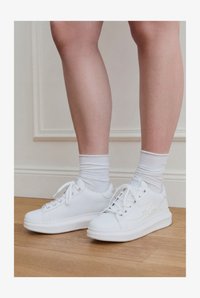 Δεν επιλέχθηκε, white lthr mono