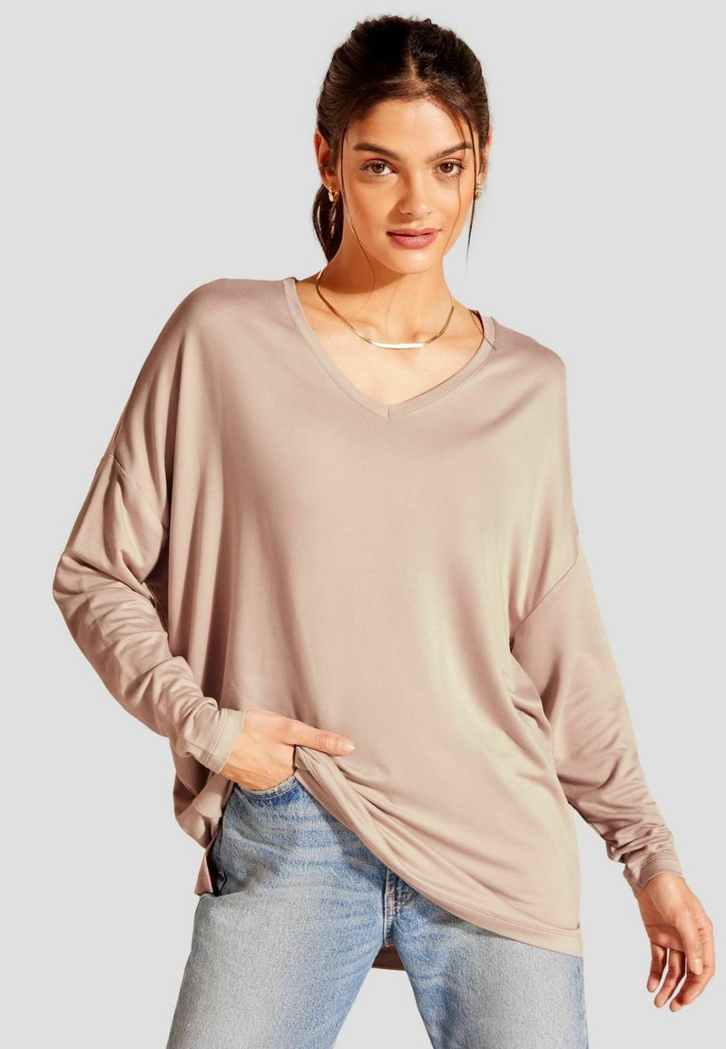 Friends Like These V NECK SUPER -REGULAR FIT - Langarmshirt - mink brown