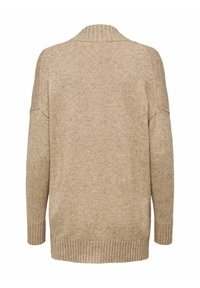 Beige neulepaita, jossa on ribbrtceltet, hihnat ja helma, näkyy takaa pitkillä hihoilla ja mukavalla istuvuudella.