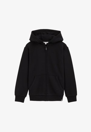 Crna zip-up dukserica izrađena od mekanog materijala, s kapuljačom, prednjim džepovima i rebrastim rukavima. Jednostavan dizajn bez uzoraka ili akcenata.