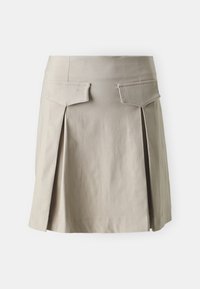 Beige plissert skjørt med rett snitt, som har to baklommer og en glatt tekstur. Stoffet virker lett og avslappet.