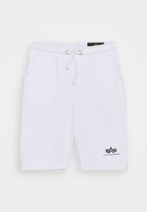 Białe, casualowe spodenki z ściągaczem w talii i bocznymi kieszeniami, z logo Alpha Industries na dolnej lewej nogawce.