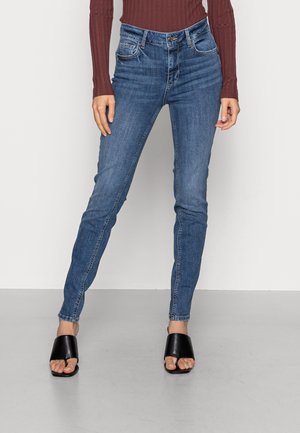 UP DIVINE - Calças de ganga de corte skinny - denim blue