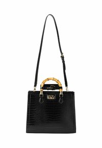 Schwarze Krokodilleder-Handtasche mit einem Bambusgriff, goldenen Hardware-Details und einem abnehmbaren Schultergurt.