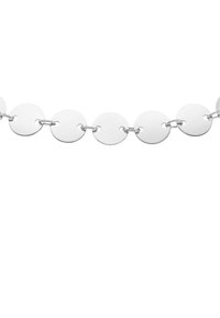 Collana in argento con grandi dischi circolari piatti uniti da piccoli anelli metallici, con una superficie liscia e riflettente.