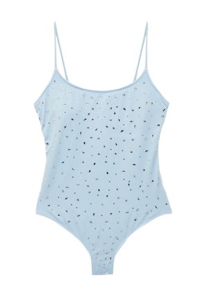 Jasnoniebieskie body bez rękawów z cienkimi ramiączkami i rozproszonymi srebrnymi cekinami.