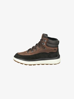 Braune und schwarze High-Top-Wanderschuhe mit Gummisohle, Metallösen und strukturiertem Obermaterial. Weiche Innenausstattung, die am Knöchel sichtbar ist.