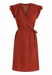 Červené šaty s krátkými volánovými rukávy, s náhodným vzorem černých teček, s páskem na zavázání a véčkovým výstřihem. Hladká textilní struktura.