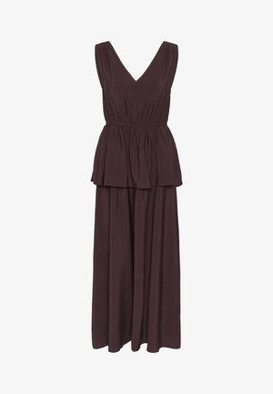 Mouwloze donkerbruine maxi-jurk met V-hals, geplooide taille en peplumdetail op het lijfje, gemaakt van lichtgewicht stof.