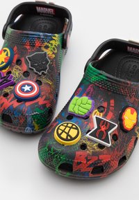 Crocs CLASSIC MARVEL AVENGERS - Badsandal - black
