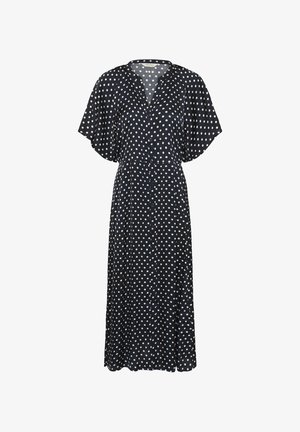 Abito midi blu navy con bottoni sul davanti, pois bianchi, maniche corte svolazzanti e leggero scollo a V.