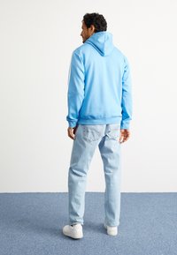 adidas Originals 3-STRIPES  - Džemperis su gobtuvu - semi blue burst