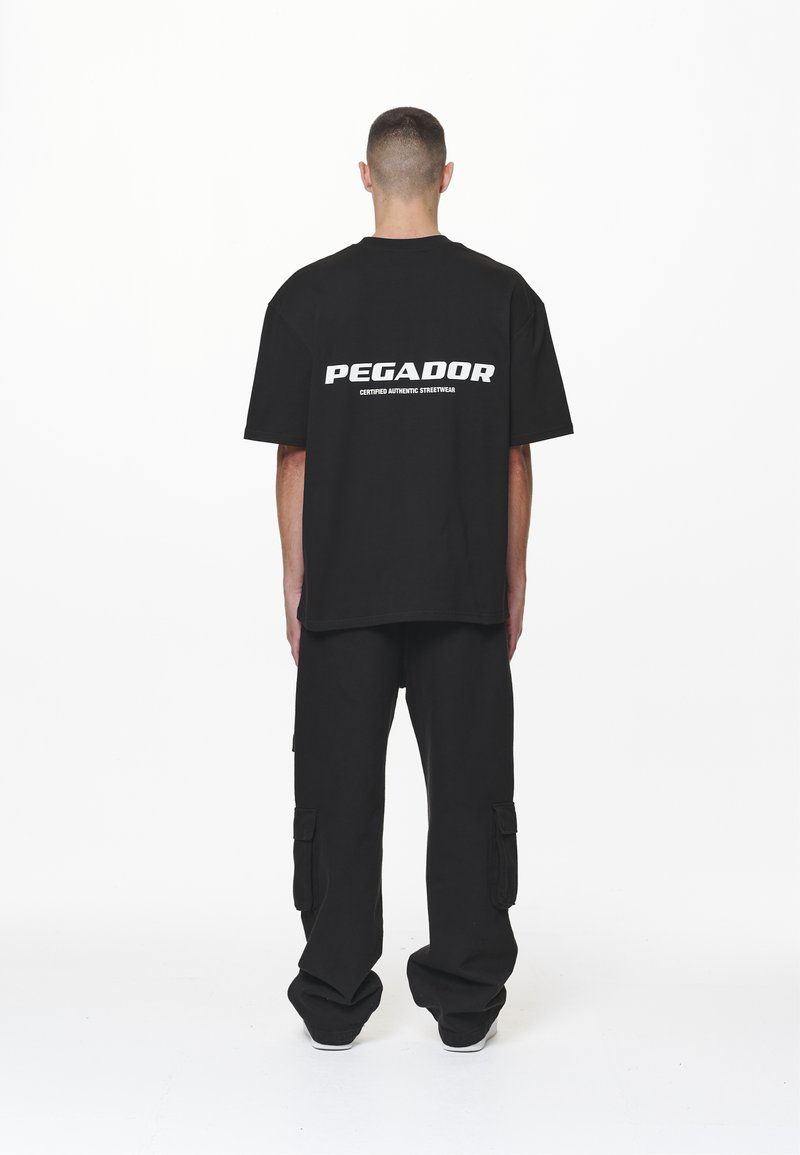 Pegador COLNE LOGO TEE - Apdrukāts T-krekls - black