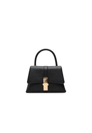 Sac à main structuré noir avec une texture lisse, une poignée supérieure unique et un fermoir doré à l'avant. Design minimaliste.