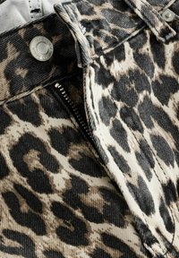 REGULAR FIT-HOURGLASS - Džinsi ar taisnām starām - leopard print