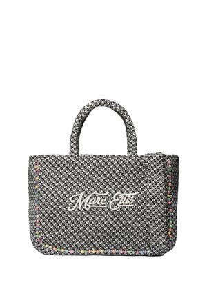 Sac à main à motifs noir et blanc avec deux anses, bordure en perles colorées et logo en écriture blanche affichant "Marc Els" à l’avant.