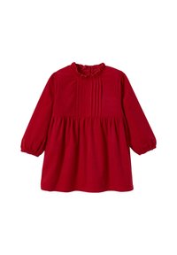 Rotes langärmliges Kleid für Kleinkinder mit rüschigem Kragen, vertikalen Falten auf der Brust und gerafftem Bund vor einem weißen Hintergrund.