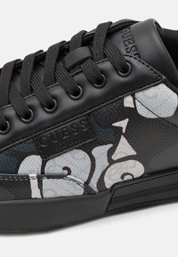 Guess CASERTA - Baskets basses - black/grey