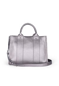 Borsa a mano in pelle argentata metallica, forma rettangolare, dotata di due manici corti e di una tracolla staccabile, con accenti testurizzati delicati.