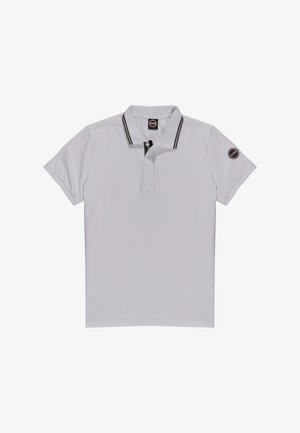 Polo bianco a maniche corte, colletto a righe nere e bianche, apertura con tre bottoni e un patch con il logo sulla manica sinistra.