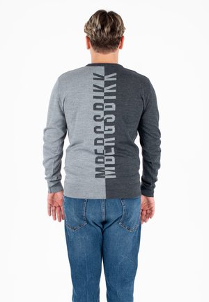- Sweter