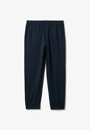 Marineblaue Jogginghose mit elastischem Bund, Seitentaschen und elastischen Bündchen, flach auf einem weißen Hintergrund liegend.