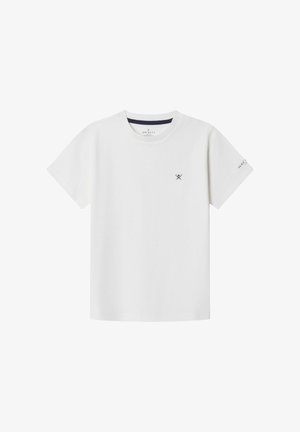 Wit T-shirt met korte mouwen en ronde hals, met een klein marineblauw kruisend knuppel-logo op de borst en de tekst "Hackett London" op de linkermouw.