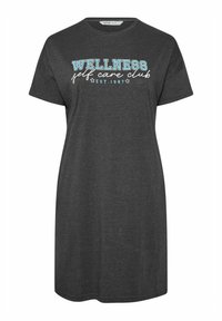 Abito t-shirt grigio scuro realizzato in morbido cotone, con maniche corte e vestibilità rilassata. Stampa di testo in azzurro chiaro: "WELLNESS self care club EST. 1987."