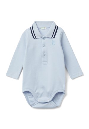 Body con manica lunga di un blu chiaro con colletto a righe blu navy e patta con tre bottoni; presenta un piccolo motivo ricamato a forma di coniglio.