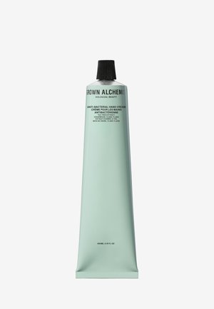 Crema per le mani antibatterica Grown Alchemist in un tubo metallico rigorosamente verde chiaro, con un tappo a vite nero e dettagli sugli ingredienti stampati.