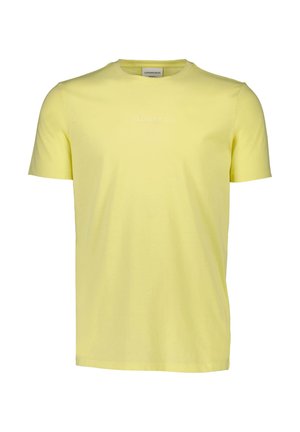 Camiseta amarilla clara de algodón, con cuello redondo, mangas cortas y un sutil logo blanco en la parte delantera.