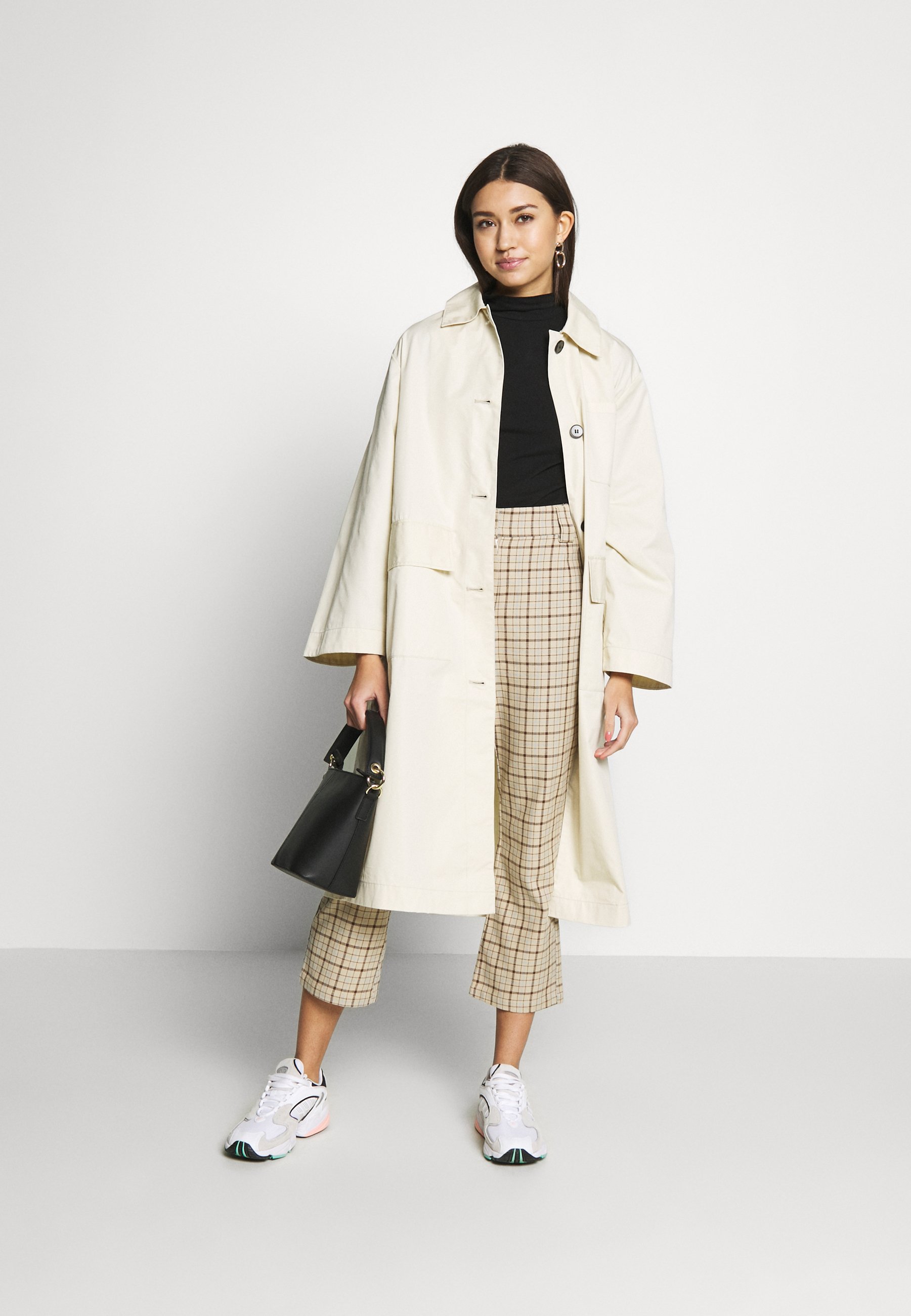 monki trench
