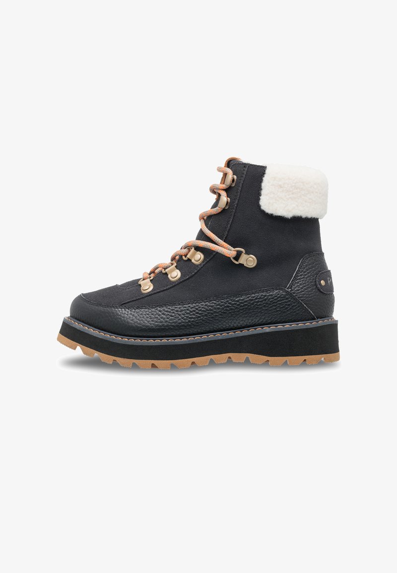 Zwarte enkelboot met een getextureerd leren onderstuk, bovenkant van suède, een bontkraag en oranje veters. Heeft een dikke, robuuste zool voor grip.