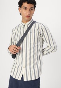 Barbour LONGROCK TAILORED FIT SHIRT - Πουκάμισο - whisper white