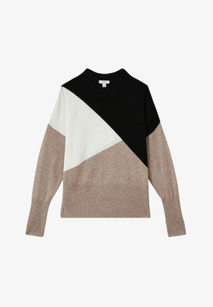Pulover v barvnih blokih, ki vključuje črne, bele in bež sekcije, z rebrastim robom in manšetami. Narejen iz mehkega, teksturiranega blaga.