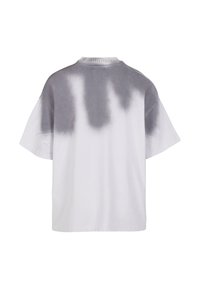 Overdimensjonert t-skjorte med korte ermer i hvitt med et grått tie-dye mønster på øvre rygg. Mykt bomullsstoff, ribbet rund hals.