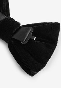 Next SET - Pocket square - black velvet polka dot