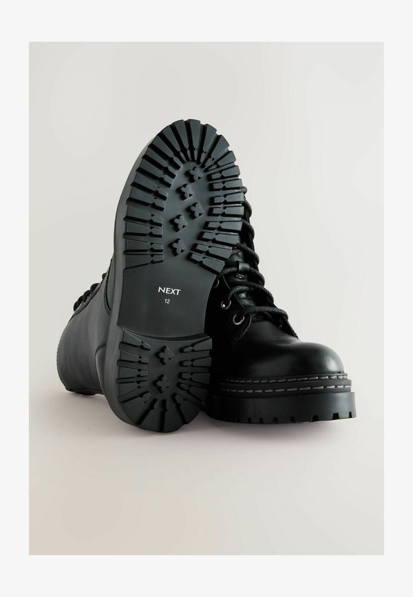 REGULAR FIT – CHUNKY – Schnürstiefelette