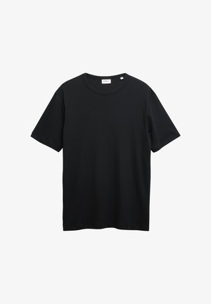 Zwart T-shirt met korte mouwen en ronde hals met een label binnenin de kraag op een witte achtergrond.