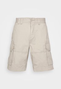 Béžové cargo šortky vyrobené z bavlny, s dvěma bočními kapsami, dvěma cargo kapsami a ohrnutým lemem. Standardní pas s poutky na opasek.