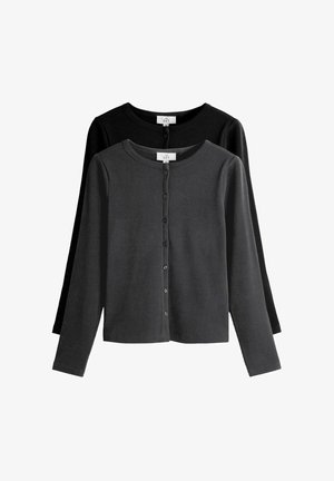 Kaks pikakäisemelist soonikuga kardiganit nööpidega, üks tumehall esiplaanil ja üks must taga, volditud tasapinnaliselt valgel taustal.