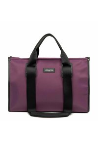 Borsa a spalla sintetica viola con manici e dettagli neri. Presenta una forma rettangolare e un'etichetta con logo sul davanti, offrendo un design elegante.