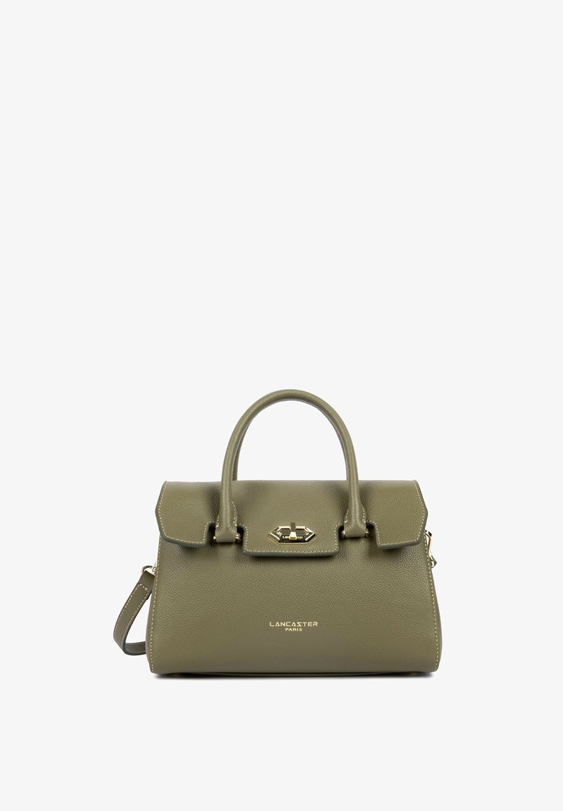 Sac à main en cuir Lancaster Paris vert olive avec poignées supérieures, fermeture à rabat, fermoir doré et bandoulière amovible.