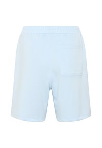 Shorts en coton bleu clair avec une taille élastique, dotés d'une poche arrière unique et d'une texture lisse.